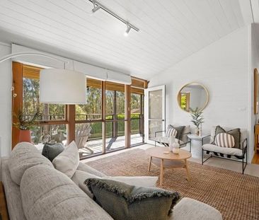 Stunning Coastal Retreat - Photo 2