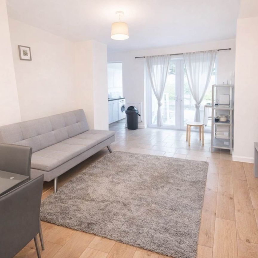 Worple Road, London - Photo 1