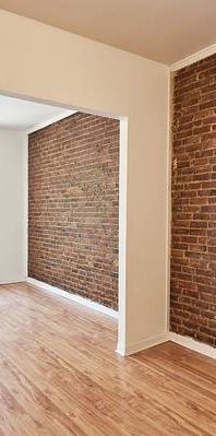 Spacious 3 bedroom apartment, ground floor of triplex, St Henri. - Photo 1