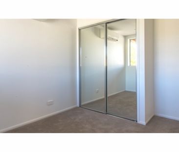 Elegant Queenslander in desired location - Photo 2