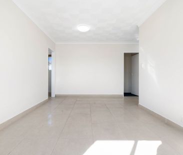 Modern Two Bedroom Apartment, Moments To The Shops, Transport And S... - Photo 5