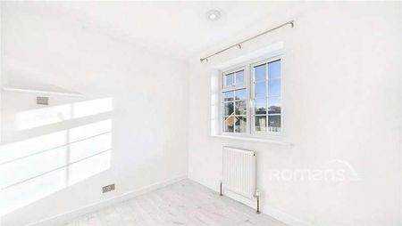 Hazel Road, Mytchett, Camberley, GU16 - Photo 4