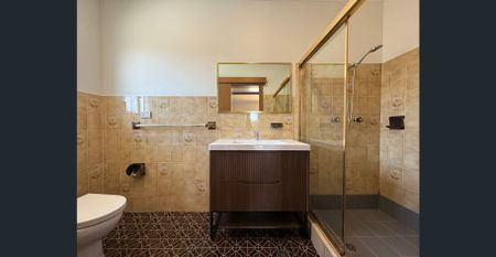 Original Double Brick Family Home ! - Photo 4