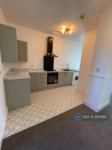 3 bedroom flat to rent - Photo 4
