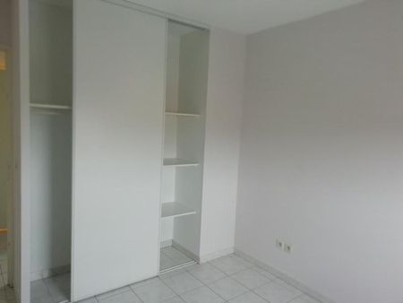 Location Appartement 3 pièces 64m² PONT ST ESPRIT 30130 - Photo 2