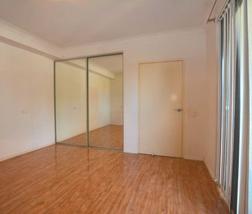 Ground floor modern unit with courtyard - Photo 3