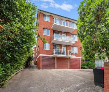 PERFECTLY POSITIONED COASTAL APARTMENT - Photo 1