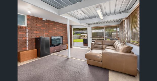 Beautiful Fully Furnished home! - Photo 1