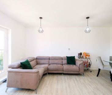 2 bedroom flat to rent - Photo 2