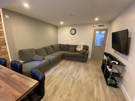 8 bedroom house to rent - Photo 2