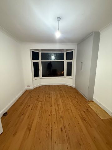 3 Bed Semi-Detached House, Marner Crescent, CV6 - Photo 2