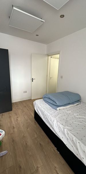 Room in a Shared House, Bartle Avenue, E6 - Photo 1