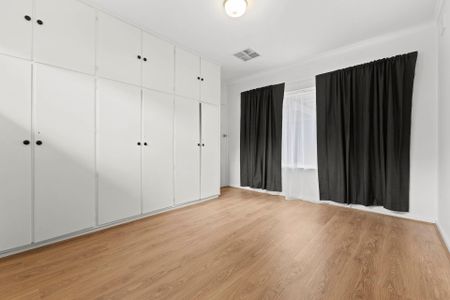 Beautiful Home - Nestled in the Heart of Tea Tree Gully - Photo 2