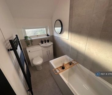 3 bedroom end of terrace house to rent - Photo 2