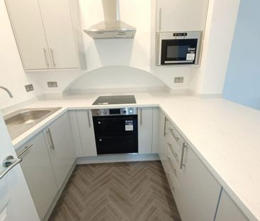 3 bedroom flat to rent - Photo 4