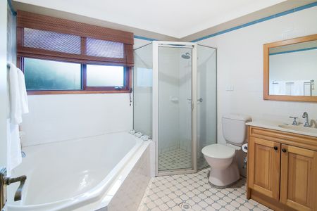 Beautiful Family Home in a Prime Blacktown Location - Photo 3