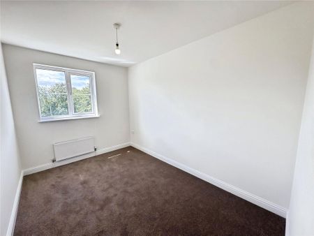 4 bedroom semi-detached house to rent - Photo 5
