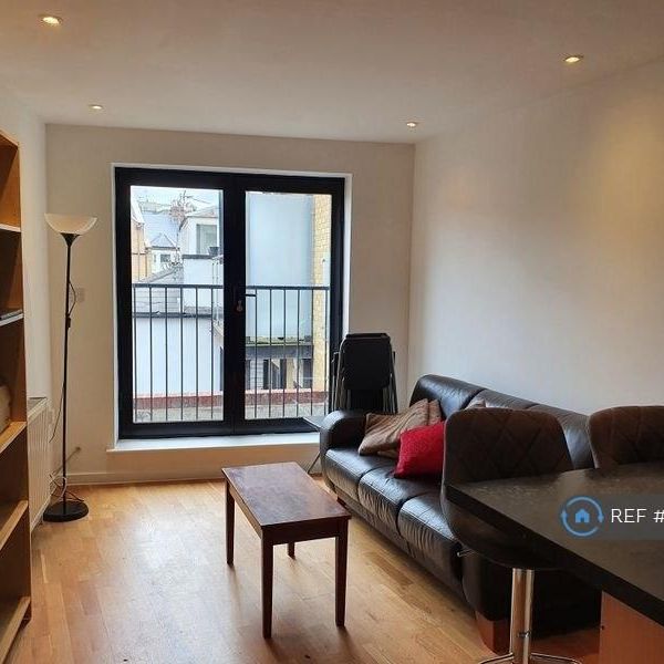 3 bedroom flat to rent - Photo 1