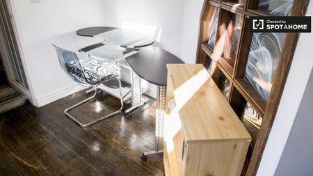 Studio Apartment in 4-bedroom house in Dundrum, Dublin - Photo 4