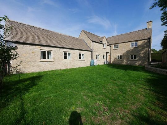 4 bedroom detached house to rent - Photo 1
