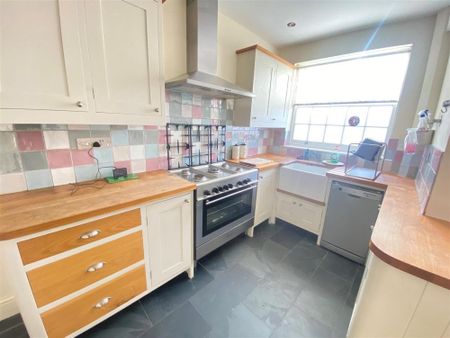 Lympstone, Exmouth - Photo 4