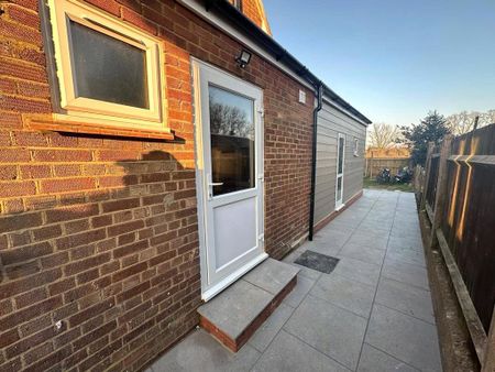 1 bedroom semi-detached house to rent - Photo 2