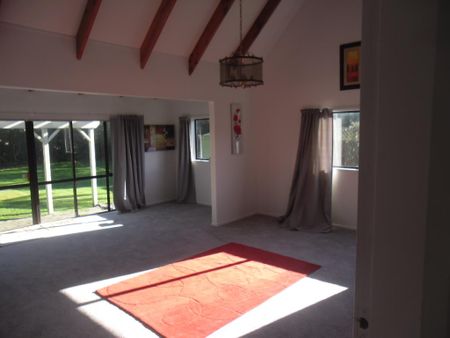 Waikanae - 3 bedrooms - Photo 3