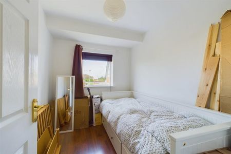 3 bedroom end of terrace house to rent - Photo 3
