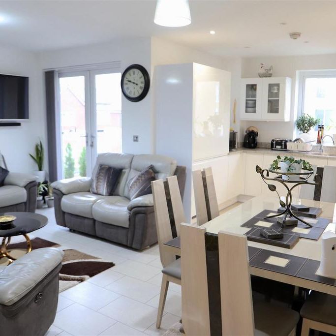 1 bedroom in a house share to rent - Photo 1