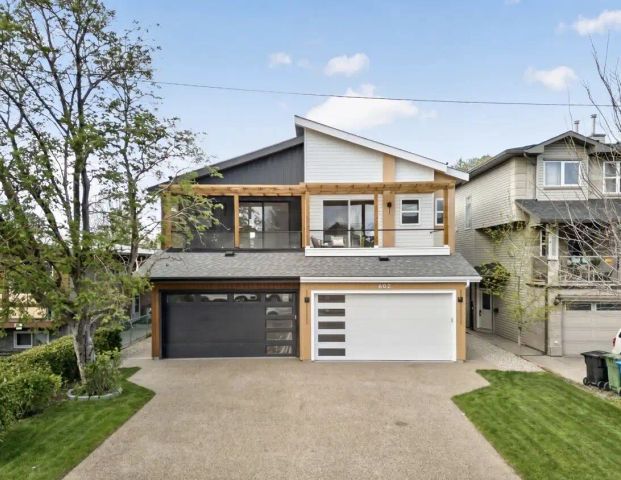 Beautiful high vibe house to share, peace, calm and caring — 3 Bedrooms+ Den Room For Rent - Photo 1