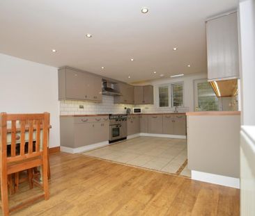 4 bedroom detached house to rent - Photo 1