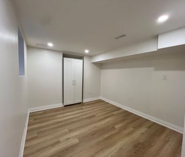 For Lease - 8 Trillium Drive, Aurora, Ontario - Photo 3