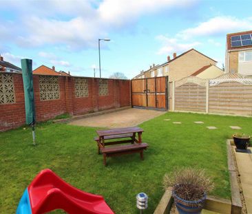 2 bedroom semi-detached bungalow to rent - Photo 1