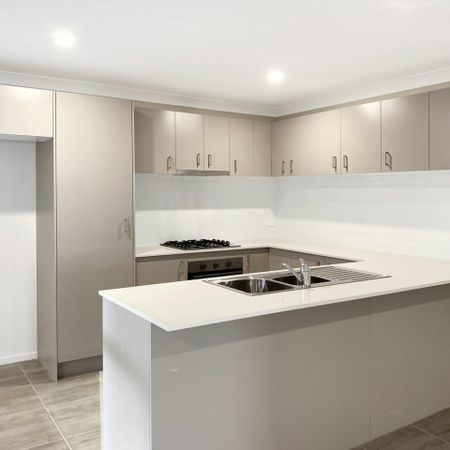 3 Bedroom Semi in Great Locale! - Photo 3