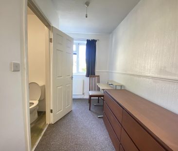 1 bedroom in a house share to rent - Photo 6