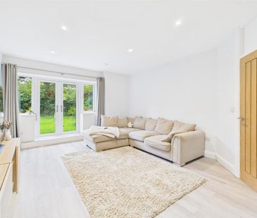 3 bedroom flat to rent - Photo 2