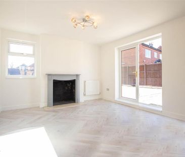 4 bedroom detached house to rent - Photo 2