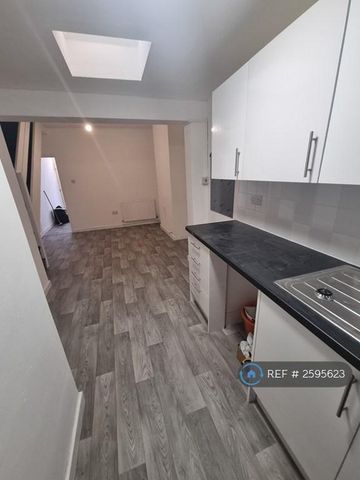 2 bedroom terraced house to rent - Photo 3