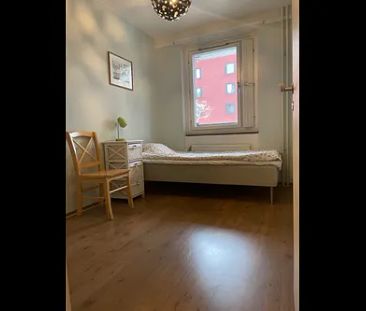 Private Room in Shared Apartment in Östermalm - Photo 2