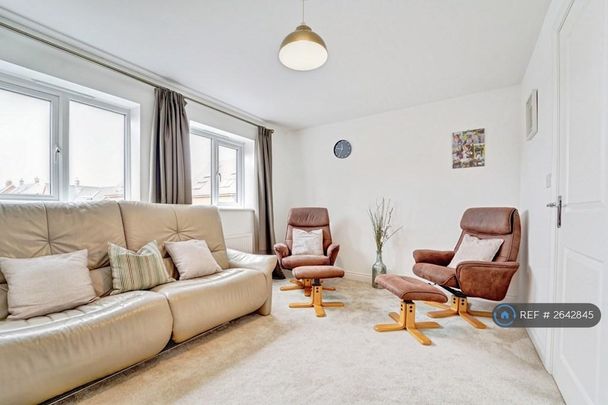 3 bedroom semi-detached house to rent - Photo 1