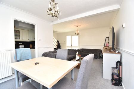 Kingsman Drive, Clacton-on-Sea, Essex, CO16 8UR - Photo 4