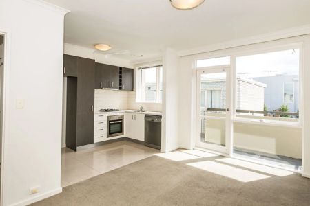 Unit 8/102 Westbury Street, St Kilda East. - Photo 2