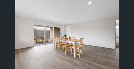 🌊 Modern Co-Living with Private Ensuite & Kitchenette - Photo 2