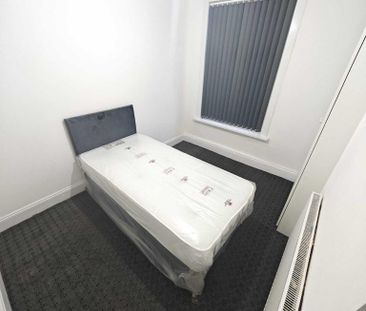 4 bedroom terraced house to rent - Photo 2