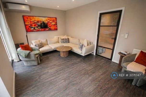 6 bedroom semi-detached house to rent - Photo 1