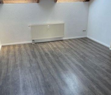 Schöne 3-Raum-DG-Wohnung zentral gelegen in der Schloßstrasse 13 ab... - Foto 1