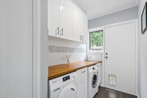 Modern low maintenance living in a prime location. - Photo 1