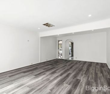 Beautiful Family Home in Great Location. - Photo 2