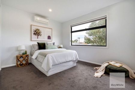 Charming 3-Bedroom Townhouse in Westmeadows - Photo 3