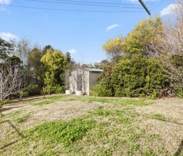 Spacious Family Home with Multiple Living Areas & Outdoor Entertaining - Photo 6